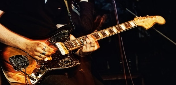 Золотая гитара как символ кантри-музыки